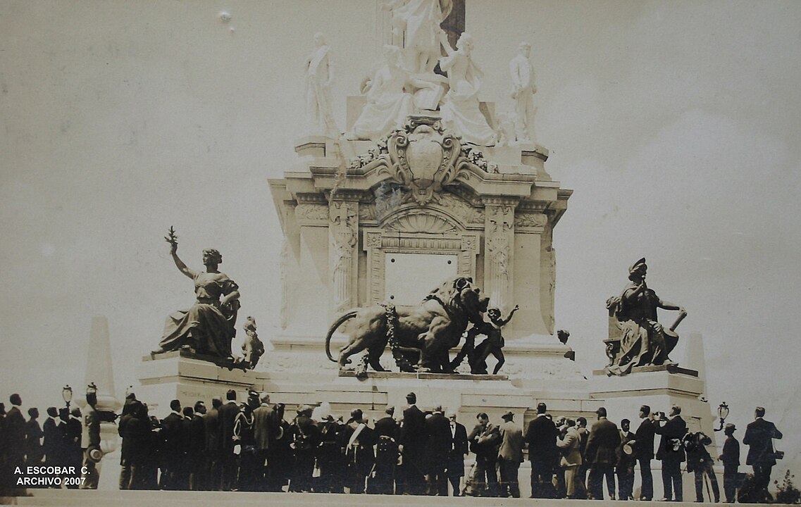 Inauguración del Ángel de la Independencia el 16 de septiembre de 1910. Archivo Aurelio Escobar Castellanos.