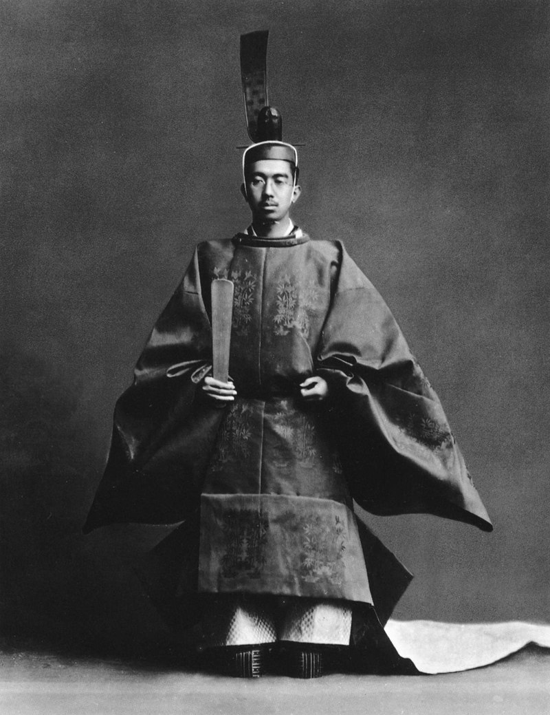El emperador Hirohito durante su entronización en 1928. Reinó sobre el Imperio japonés desde el 25 de diciembre de 1926 hasta el 2 de mayo de 1947. Ascendió al trono tras la muerte de su padre, Yoshihito.