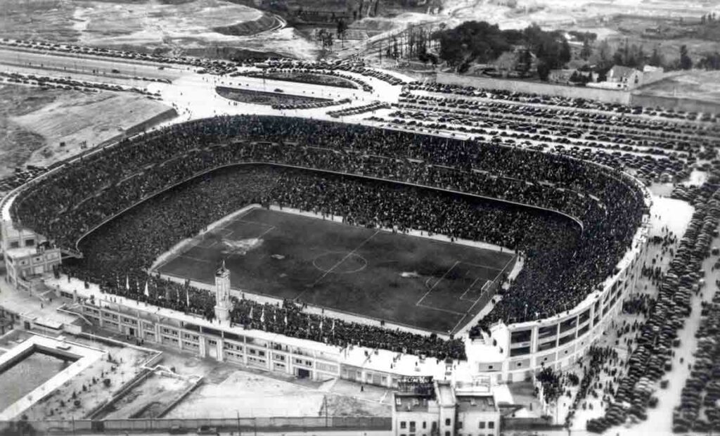 Vista del Nuevo Estadio de Chamartín, inaugurado en 1947.