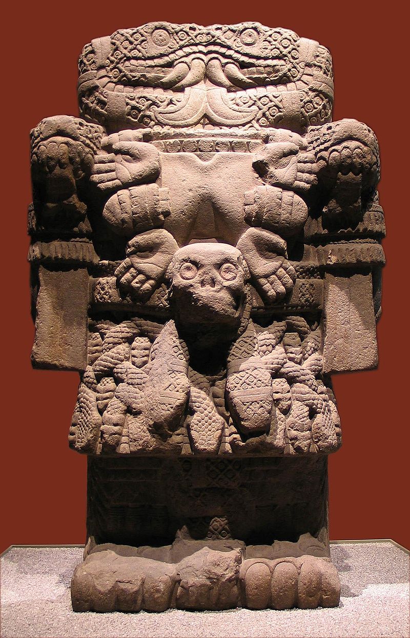 Estatua de la Coatlicue recuperada en 1790 en una excavación en la plaza mayor de la ciudad de México. Es una sola pieza de piedra de 2,50 metros de alto por 1,60 metros de ancho.