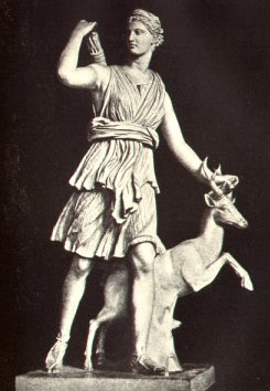 Escultura de Diana, diosa de la caza, naturaleza y luna.