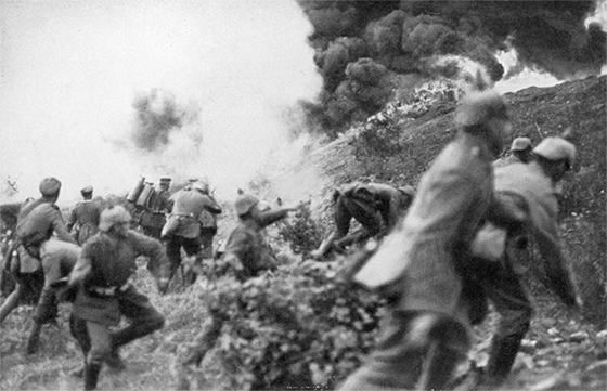 Ejército alemán en combate con lanzallamas, Verdún, Francia, 1916.