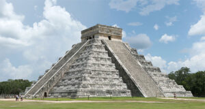 Ruina de pirámide Maya