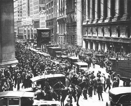 Multitud en Wall Street luego de la caída de la bolsa de Nueva York, 1929.