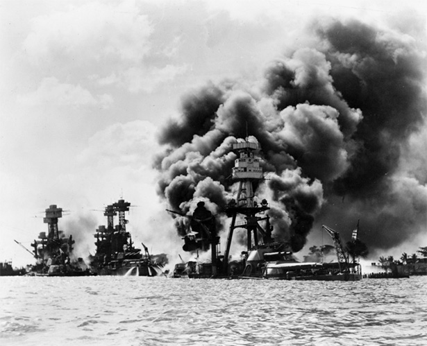 La flota estadounidense anclada en Pearl Harbor, atacada por los japoneses el 7 de diciembre de 1941.