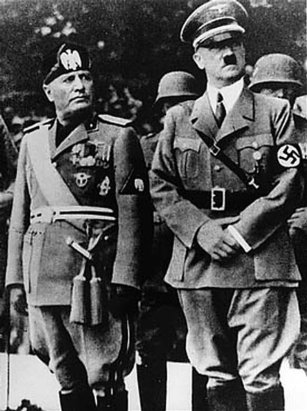 Fotografía de Benito Mussolini y Adolfo Hitler, representantes del fascismo en Italia y Alemania, respectivamente.