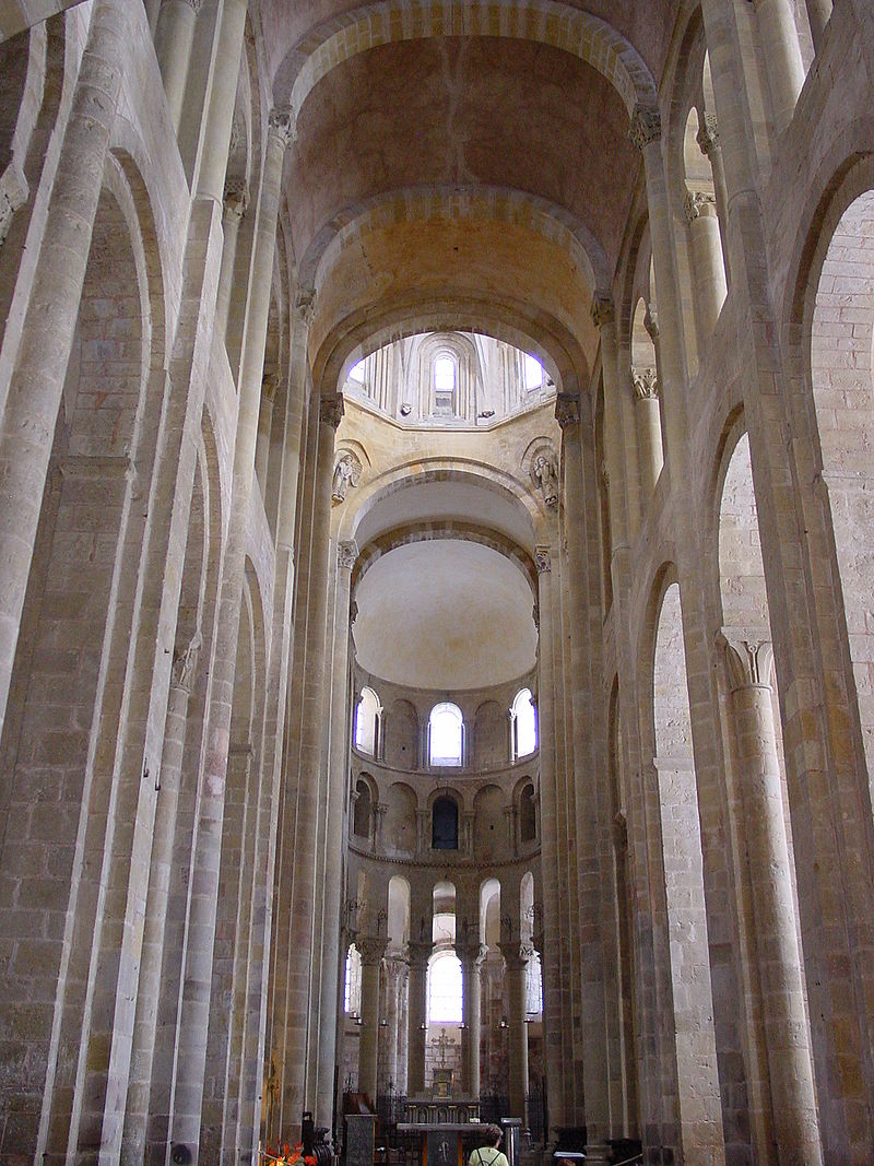 Bóveda de cañón en la iglesia de Santa Fe de Conques, Francia.