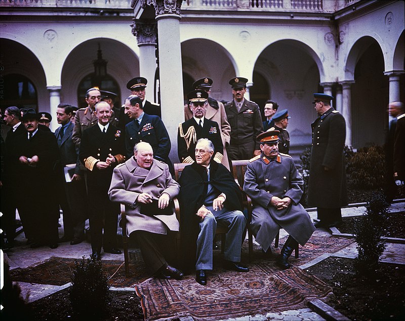 Churchill, Roosevelt y Stalin en la Conferencia de Yalta, la cual tuvo lugar entre el 4 y el 11 de febrero de 1945 en la región de Crimea, en la Unión Soviética.