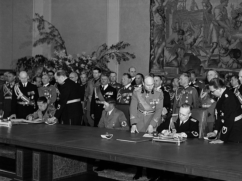 Firma del Pacto de Acero entre Italia y Alemania, el 22 de mayo de 1939, en Berlín.