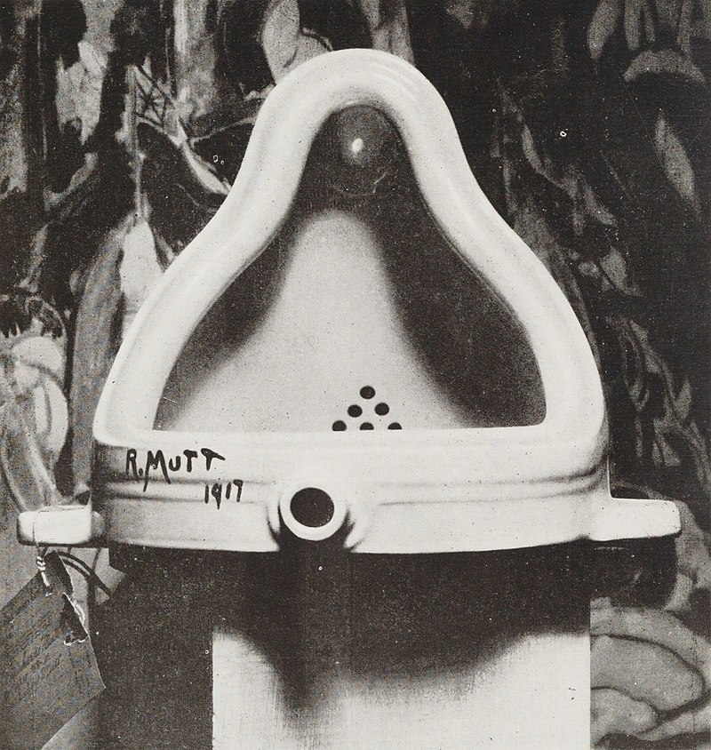 Fountain (Fuente), ready made presentado por Marcel Ducham en el Armory Show, en Nueva York, en 1917. Un mingitorio común, invertido y nombrado aparecía firmado por un artista inexistente: R. Mutt.