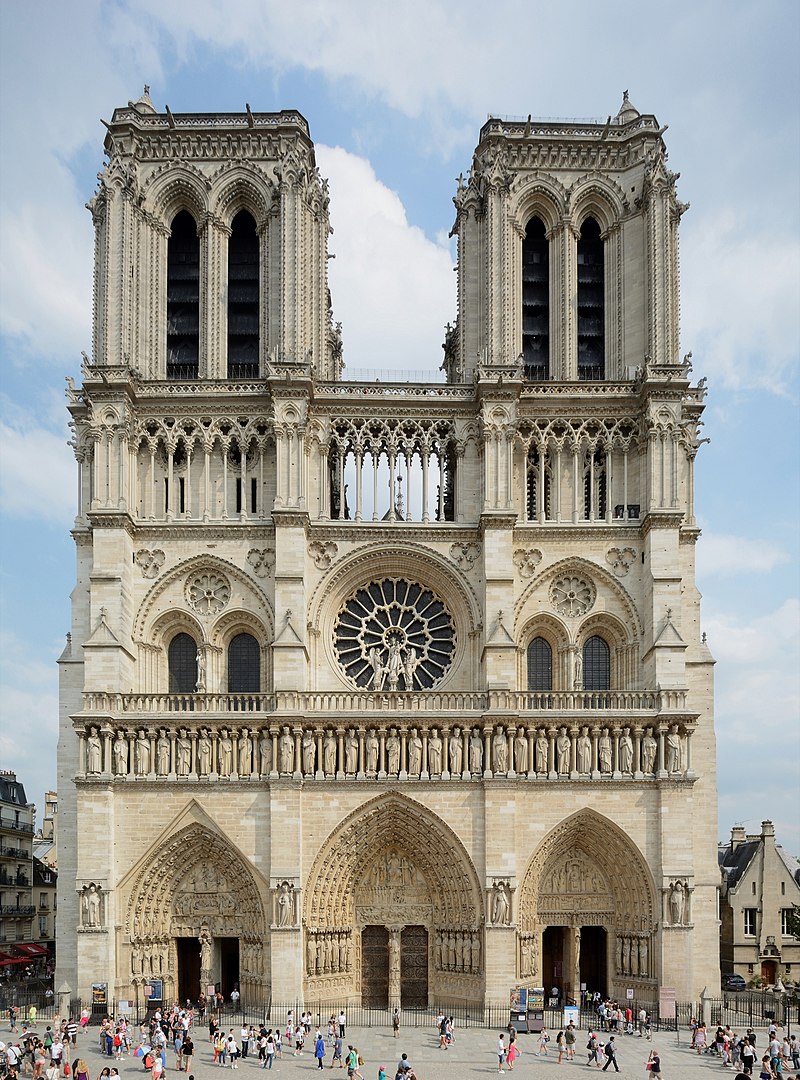Fachada de la catedral gótica de Notre Dame de París cuya construcción se inició en 1163.