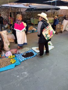 fotografía de un mercado otomí en la frontera entre Puebla e Hidalgo, México.