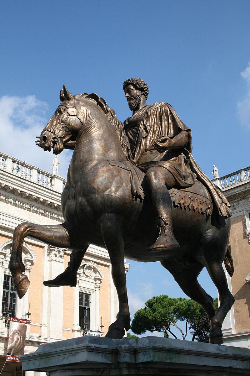 Estatua emperador estoico Marco Aurelio Antonino. Plaza del Campidoglio, Roma.