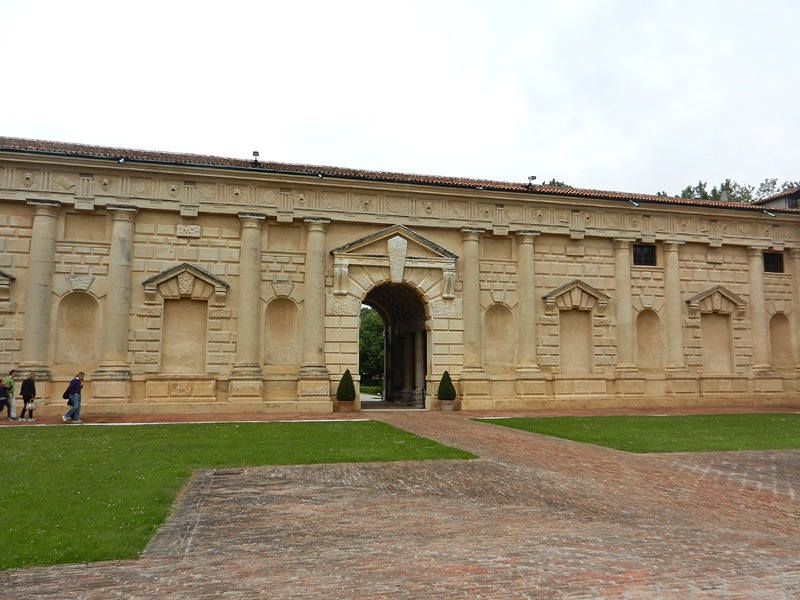 Giulio Romano, Palacio Té (patio de honor), 1524-1534, construido en Mantua como casa de campo y salón de fiestas para Federico II Gonzaga.