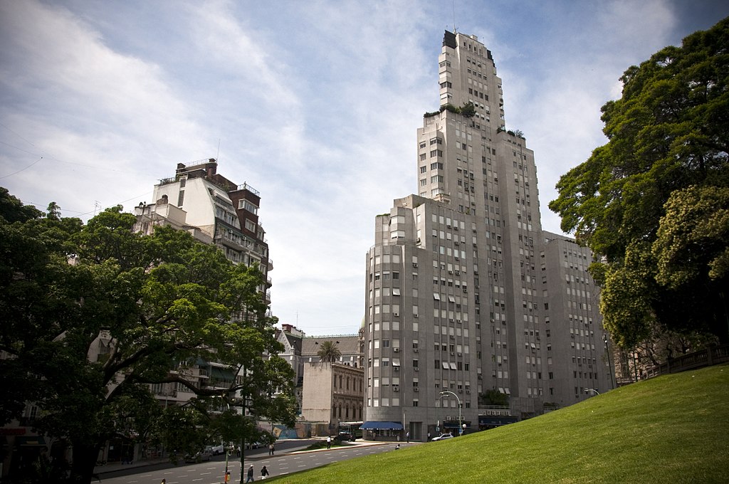 Edificio Kavanagh, construido por el Estudio Sánchez, Lagos y de la Torre, Buenos Aires, 1934-1936.
