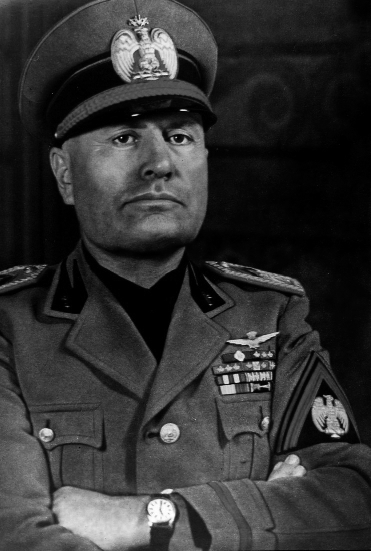 Retrato oficial de Mussolini en la presidencia del Consejo de Ministros (1940)