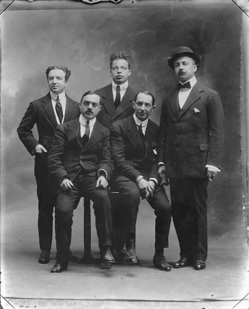 Algunos de los representantes más importantes del futurismo en 1914, Aldo Palazzeschi, Carlo Carrà, Giovanni Papini, Umberto Boccioni y Filippo T. Marinetti.
