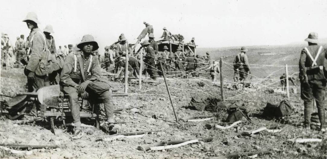 Para mantener el control sobre el territorio marroquí, el ejército español construyó pequeños fuertes llamados blocaos, generalmente ubicados en lugares elevados y distantes unos 30 kilómetros entre sí.