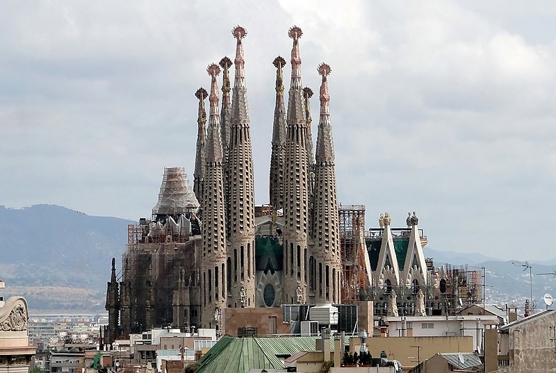 Iglesia de la Sagrada Familia de Barcelona. Esta obra, diseñada por Antoni Gaudí, aún no fue concluida.