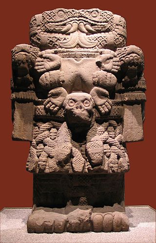 Estatua de Coatlicué, deidad mexicana precolombina.
