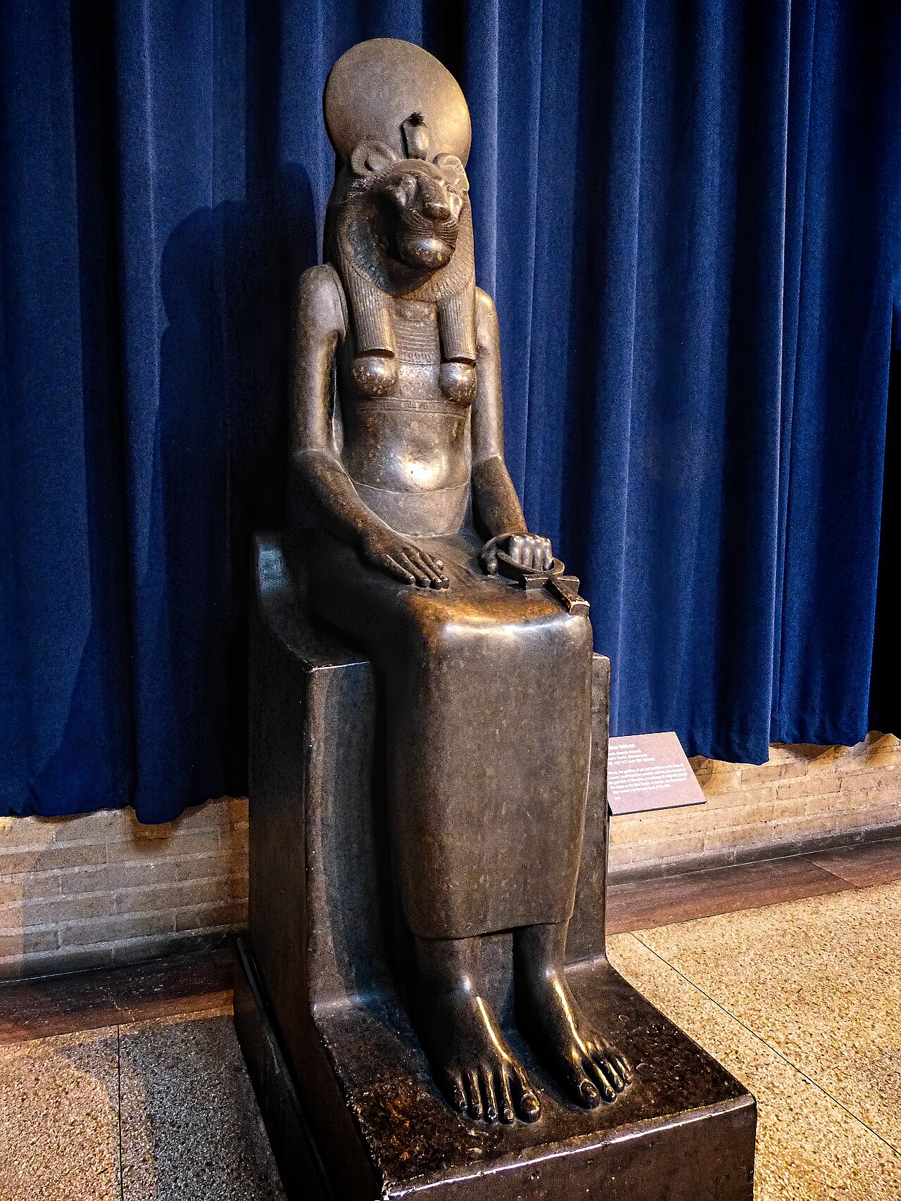 Escultura de la diosa Sekhmet de granito negro realizada entre 1405-1367 a.C. aproximadamente.