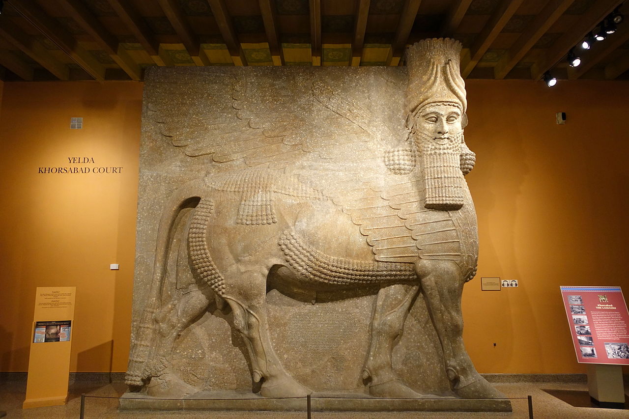 Imagen de un lamassu del palacio de Sargon II en Dur-Sharrukin. Los asirios creían que estas esculturas de toros alados con cabeza de hombre tenían el poder de ahuyentar los malos espíritus.