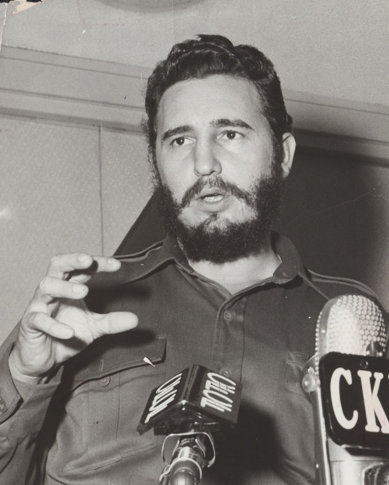 Fidel Castro en una entrevista llevada a cabo durante una visita a Canadá, en 1959.