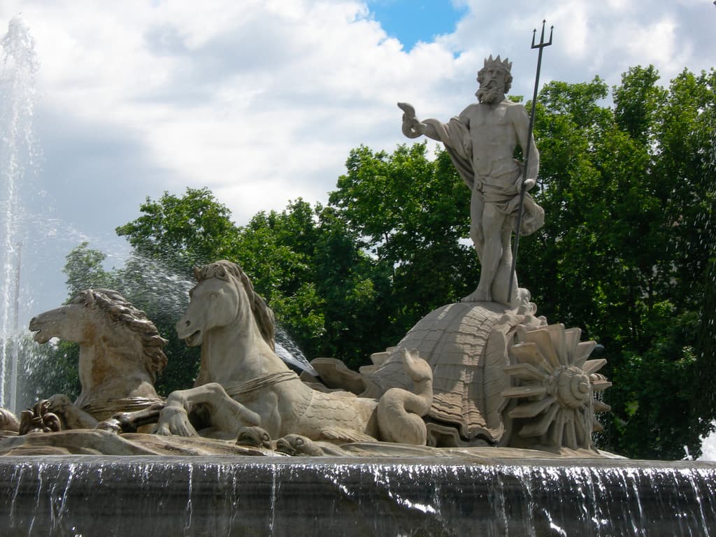 Fuente de Neptuno (Poseidón), 1780-1784, diseñada por Ventura Rodríguez y realizada por Juan Pascual de Mena, en Madrid.