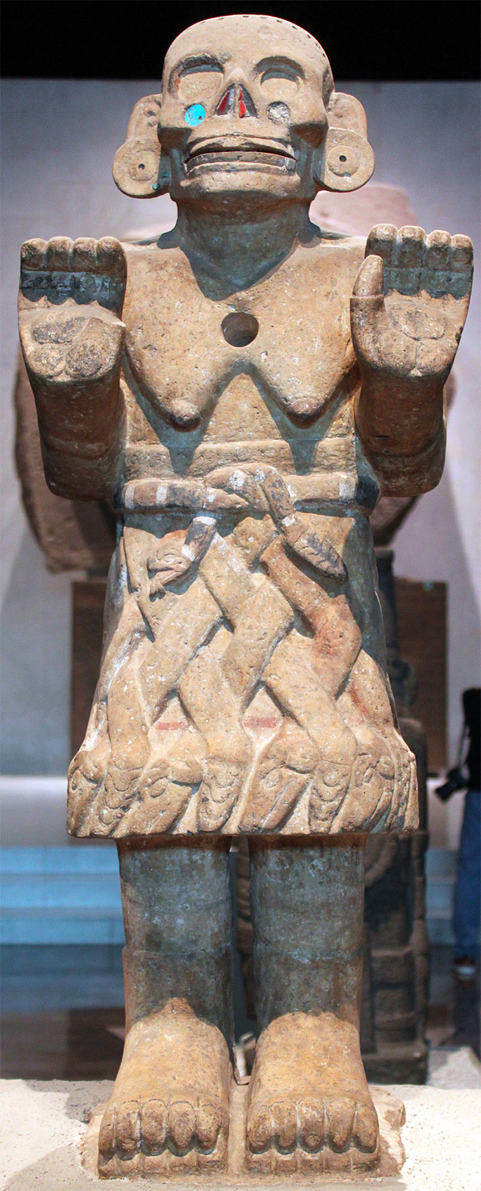 Representación de Coatlicue con cabeza de calavera. Museo Nacional de Antropología de México.